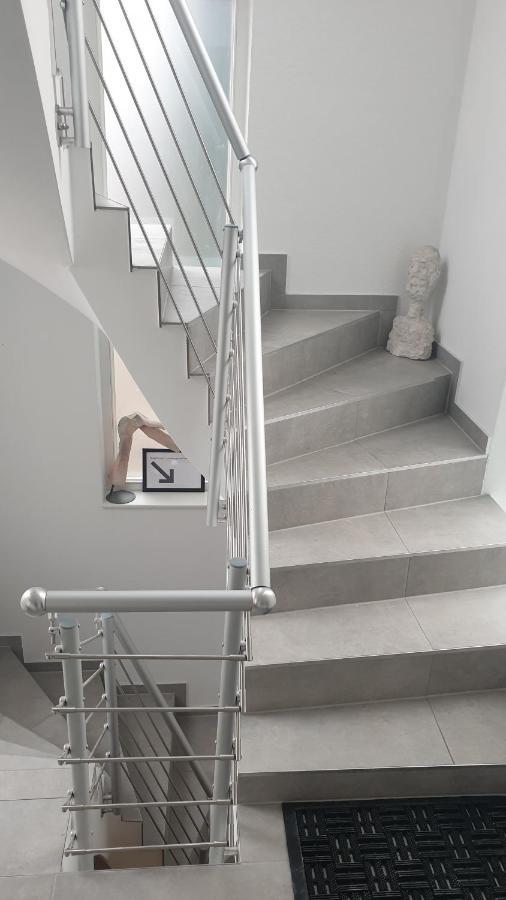 Apartments & Moeblierte Zimmer In Kahl Am Main, Kontaktloser Self Check-In, W-Lan, Schreibtisch, Duschbad, Kuechenzeile, Pkw-Plaetze Luaran gambar