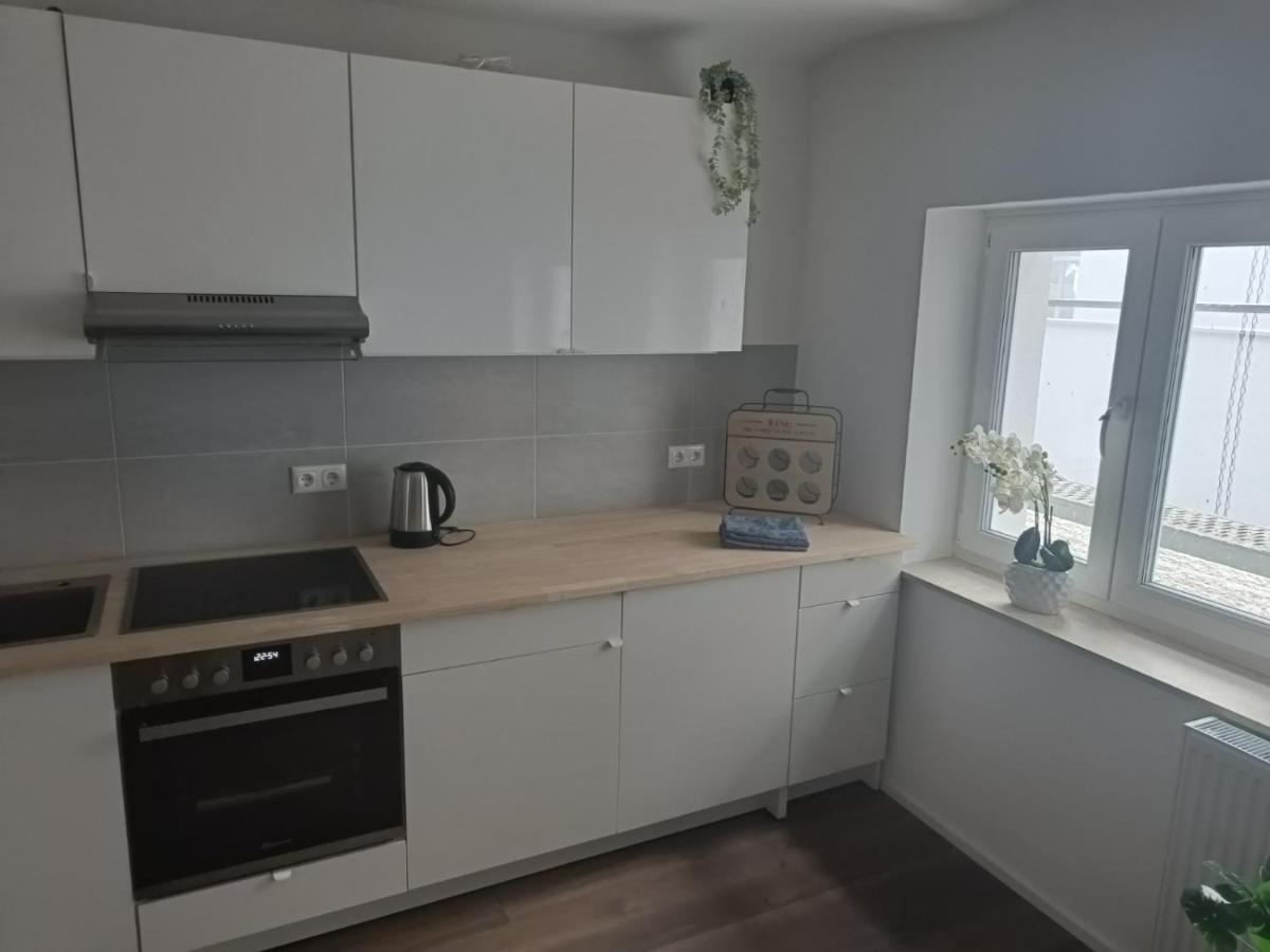 Apartments & Moeblierte Zimmer In Kahl Am Main, Kontaktloser Self Check-In, W-Lan, Schreibtisch, Duschbad, Kuechenzeile, Pkw-Plaetze Luaran gambar