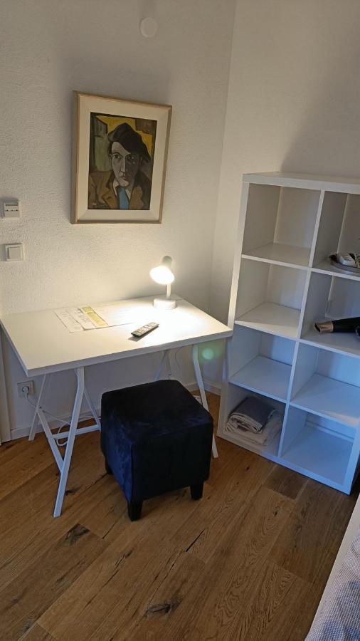Apartments & Moeblierte Zimmer In Kahl Am Main, Kontaktloser Self Check-In, W-Lan, Schreibtisch, Duschbad, Kuechenzeile, Pkw-Plaetze Luaran gambar
